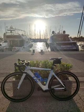 Bici da strada aero in carbonio da donna