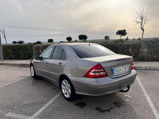 Mercedes-Benz Clase C 220 cdi Autom Bien Equipado