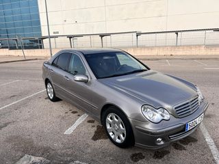 Mercedes-Benz Clase C 220 cdi Autom Bien Equipado