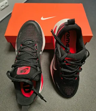 Nike Vomero 18 T40 Unisex Nuevas