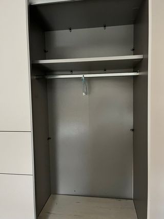 Armario puertas correderas blanco y gris
