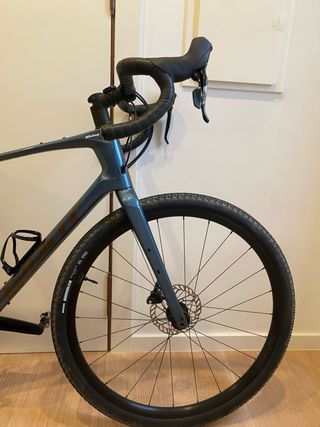 Bicicleta Gravel carbono Giant Revolt Advanced 1