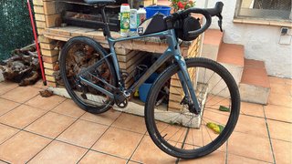 Bicicleta Gravel carbono Giant Revolt Advanced 1