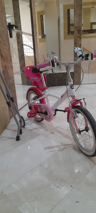 Bicicleta niña B'Twin modelo doctor girl 500