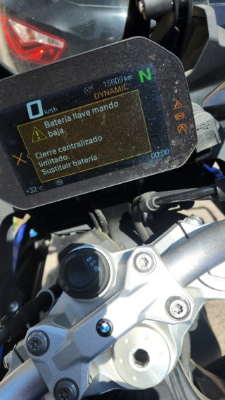 BMW F850GS Rallye cambio coche pequeño (500,Yaris)
