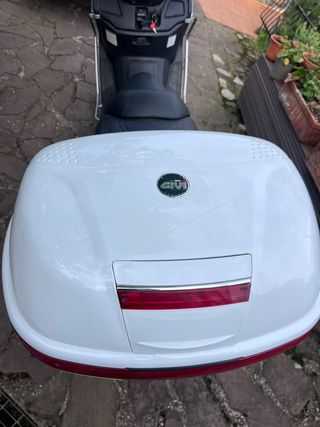 Suzuki Burgman 400 - ¡Solo 8000 km!