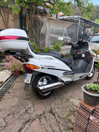 Suzuki Burgman 400 - ¡Solo 8000 km!