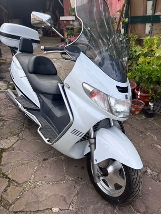 Suzuki Burgman 400 - ¡Solo 8000 km!