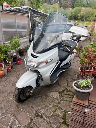 Suzuki Burgman 400 - ¡Solo 8000 km!