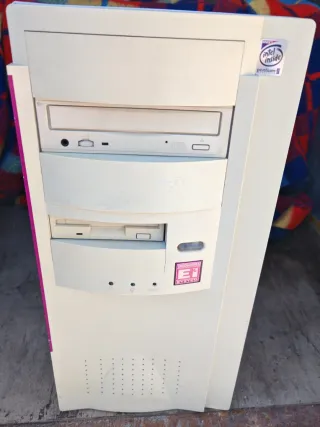 Ordenador Antiguo Intel Pentium II 333MHz