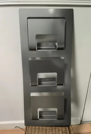 Revistero de pared Ikea metálico