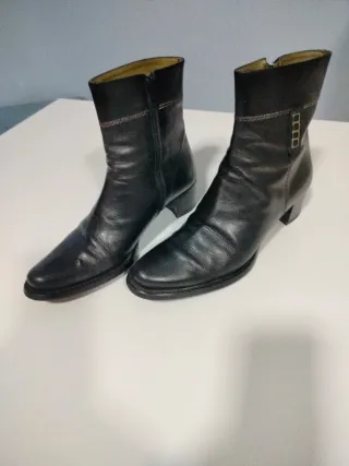 Botines de piel negros