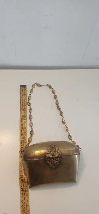 Bolso vintage dorado con cadena