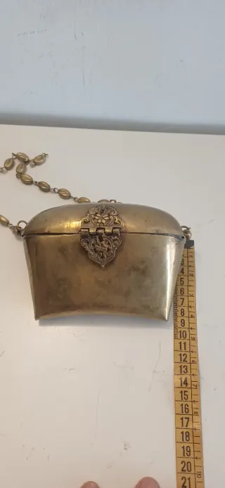 Bolso vintage dorado con cadena