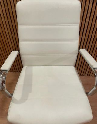 Silla de oficina blanca