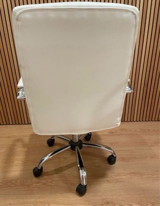 Silla de oficina blanca