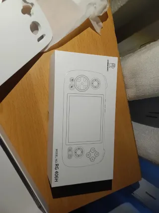 ANBERNIC RG406H SOLO LA CAJA TAL CUAL SE VE