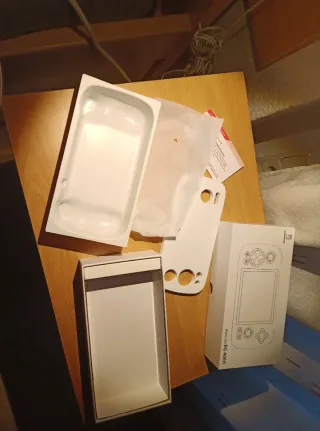 ANBERNIC RG406H SOLO LA CAJA TAL CUAL SE VE