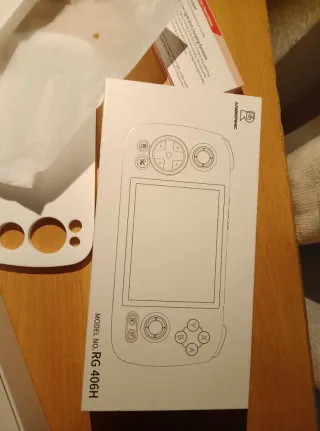 ANBERNIC RG406H SOLO LA CAJA TAL CUAL SE VE