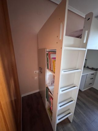 Cama alta IKEA con escritorio y almacenaje