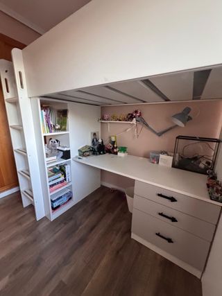 Cama alta IKEA con escritorio y almacenaje