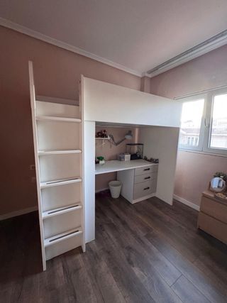 Cama alta IKEA con escritorio y almacenaje