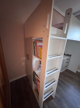 Cama alta IKEA con escritorio y almacenaje