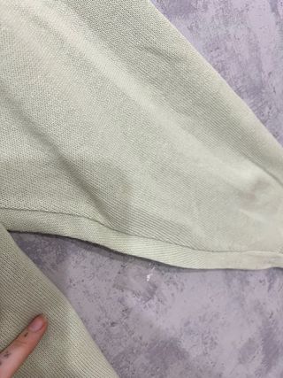 Jersey verde con cuello polo y estampado