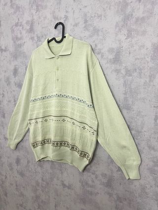 Jersey verde con cuello polo y estampado