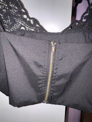 Crop top negro con encaje