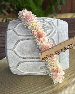 Corona de flores preservadas