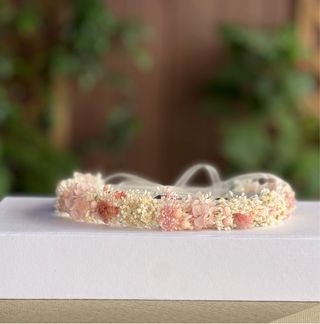 Corona de flores preservadas