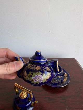 Juego de té miniatura azul y dorado