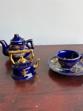 Juego de té miniatura azul y dorado
