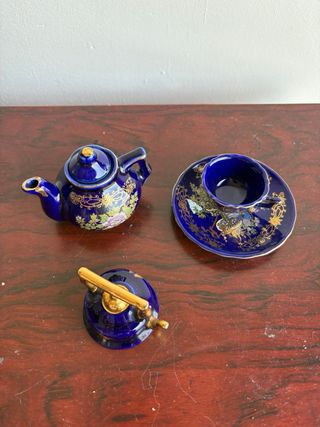 Juego de té miniatura azul y dorado