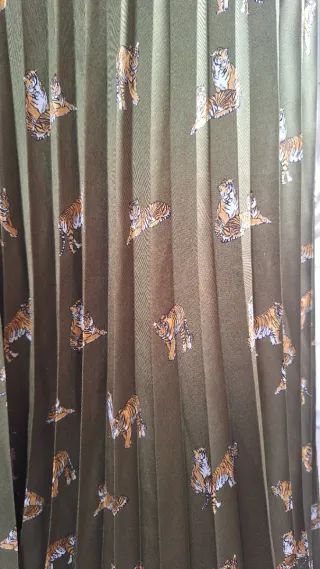 Falda larga plisada Zara estampado tigre