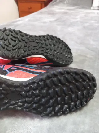 Botas de fútbol para césped artificial