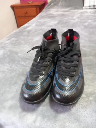 Botas de fútbol para césped artificial