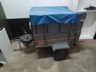 Remolque ERKA con lona azul