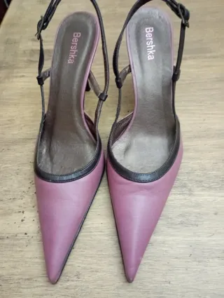 Zapatos de tacón rosa y marrón Bershka