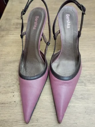 Zapatos de tacón rosa y marrón Bershka