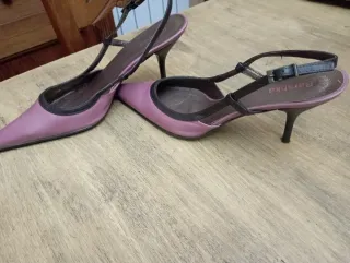 Zapatos de tacón rosa y marrón Bershka