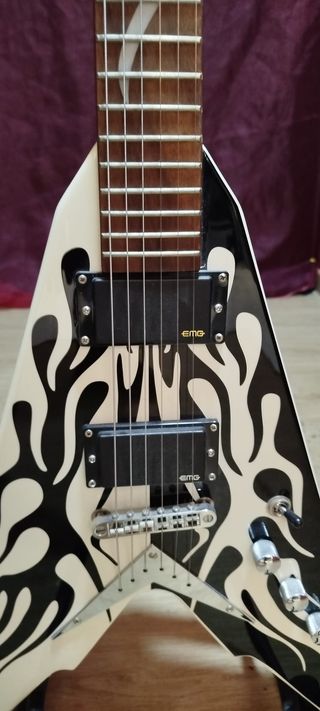 Guitarra Eléctrica Harley Benton V-Style