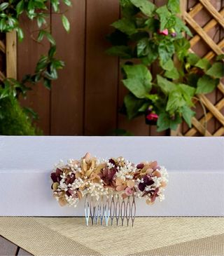 Tocado de flores preservadas