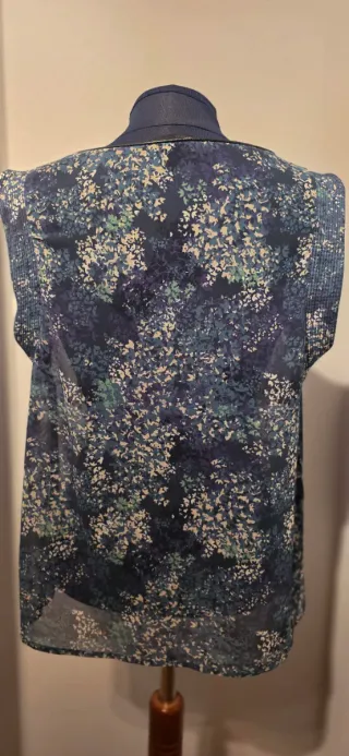 Camiseta de flores azul y verde - SFERA