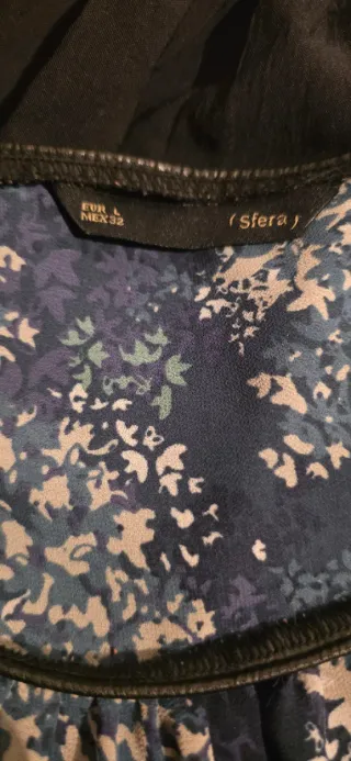 Camiseta de flores azul y verde - SFERA