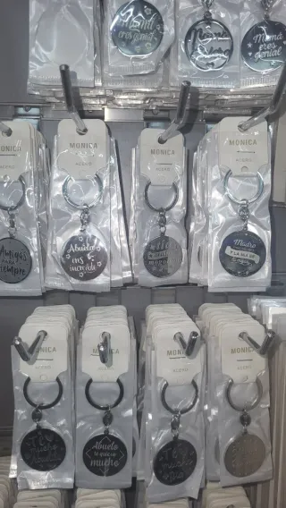 LLAVEROS DE ACERO CON MENSAJES AFECTIVO