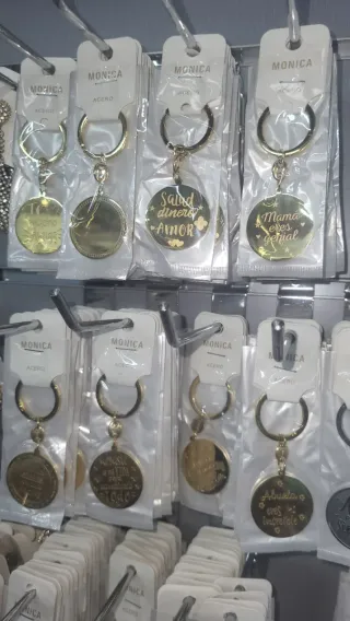 LLAVEROS DE ACERO CON MENSAJES AFECTIVO