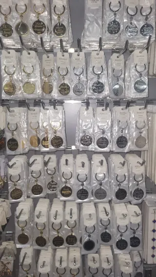 LLAVEROS DE ACERO CON MENSAJES AFECTIVO