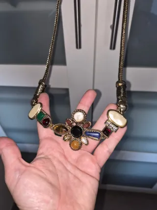 Collar étnico con piedras multicolores